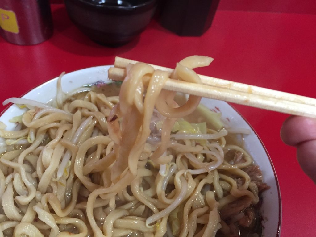 ラーメン二郎　札幌店の麺